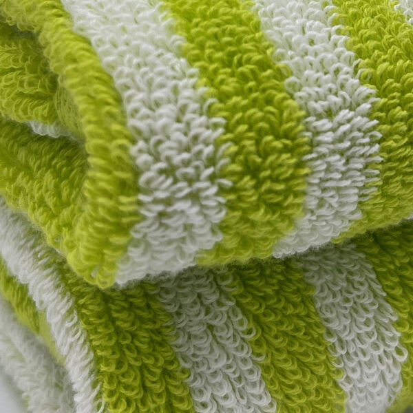 Biarritz handdoek 50x70 cm poison/white - set van 2