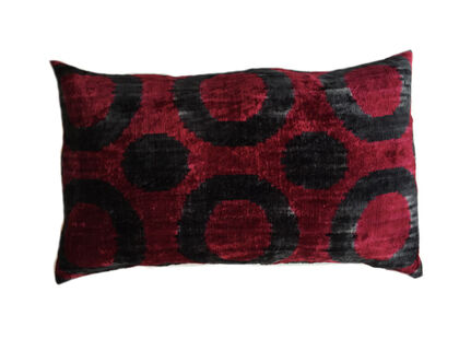 Ikat kussen Red en black