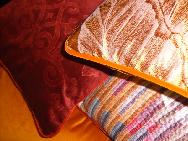 Kussen AJ Orginals bordeaux velvet baroque